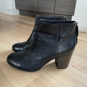 Clarks Leather Bootie 12M